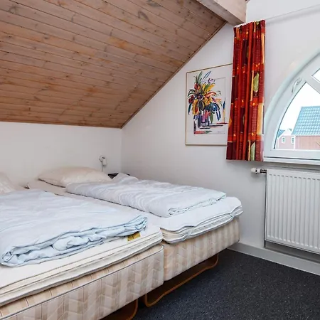 6 Person Holiday In R M